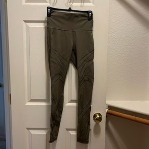 Lulú lemon leggings